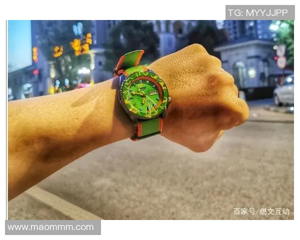 足球明星双肩包带你领略运动时尚与个性魅力的完美结合